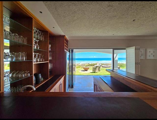 5 BEDROOM HOUSE FOR SALE IN SHELLEY POINT